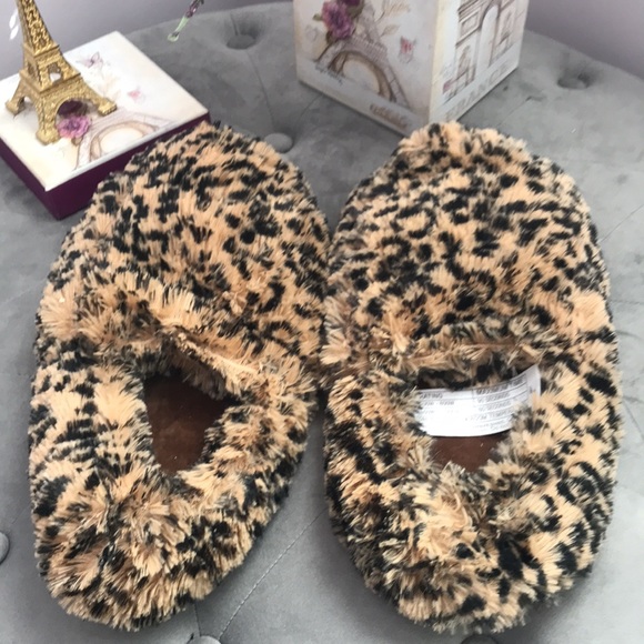 WARMIES Leopard Print Microwavable Lavender Scented Slippers. NWOB. - Picture 4 of 4
